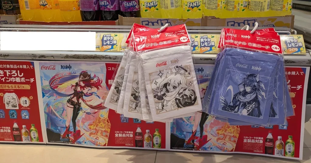 原神・コカ・コーラコラボ店頭陳列のパイモン・オロルンの写真