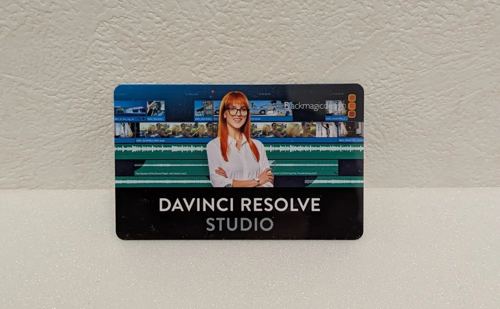 DaVinci Resolve 19 Studioのライセンスキー記載カード(クレジットカードサイズ・表面デザイン)