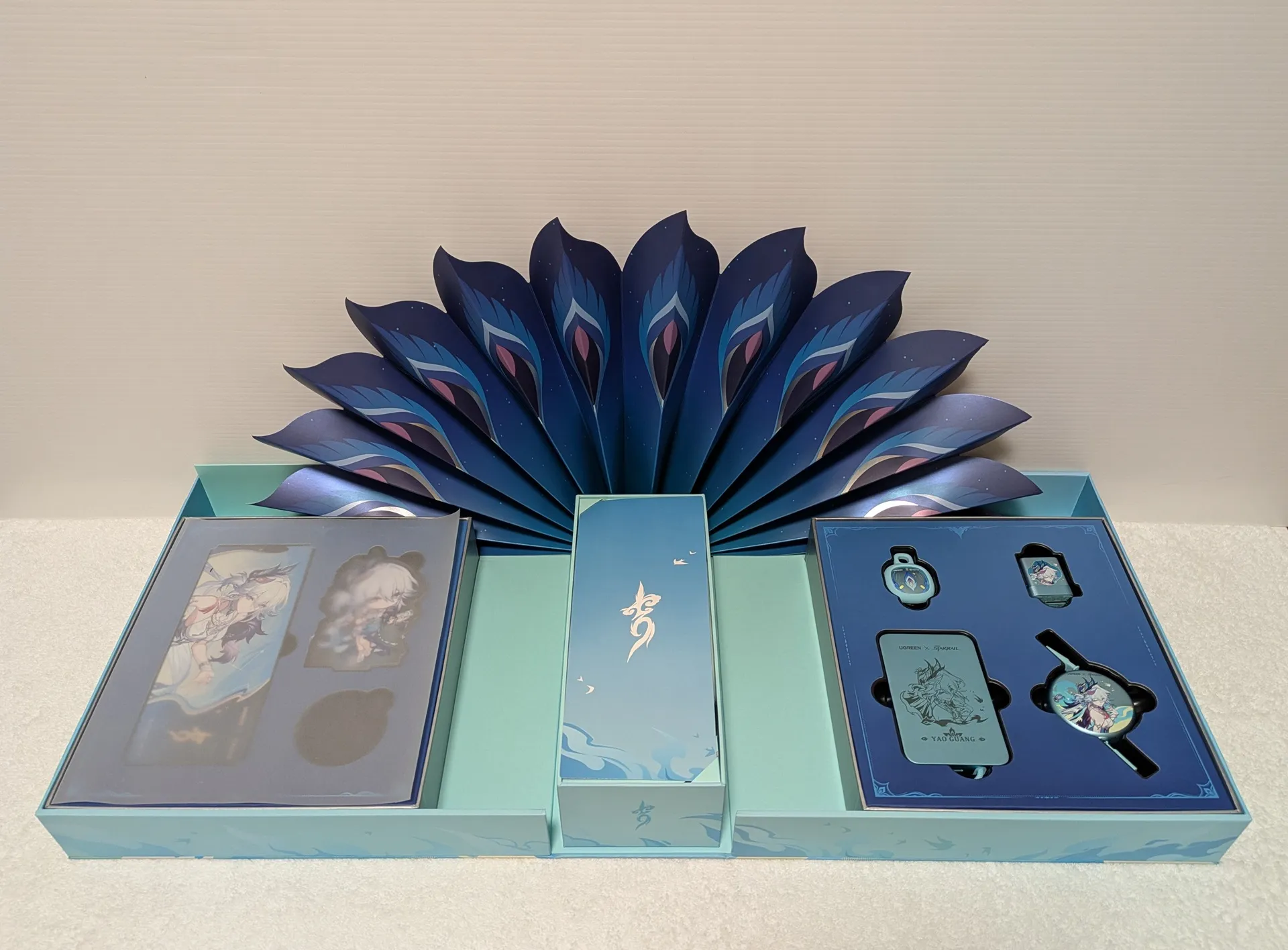 UGREEN×崩壊スターレイル限定ギフトBOXを開封した状態
