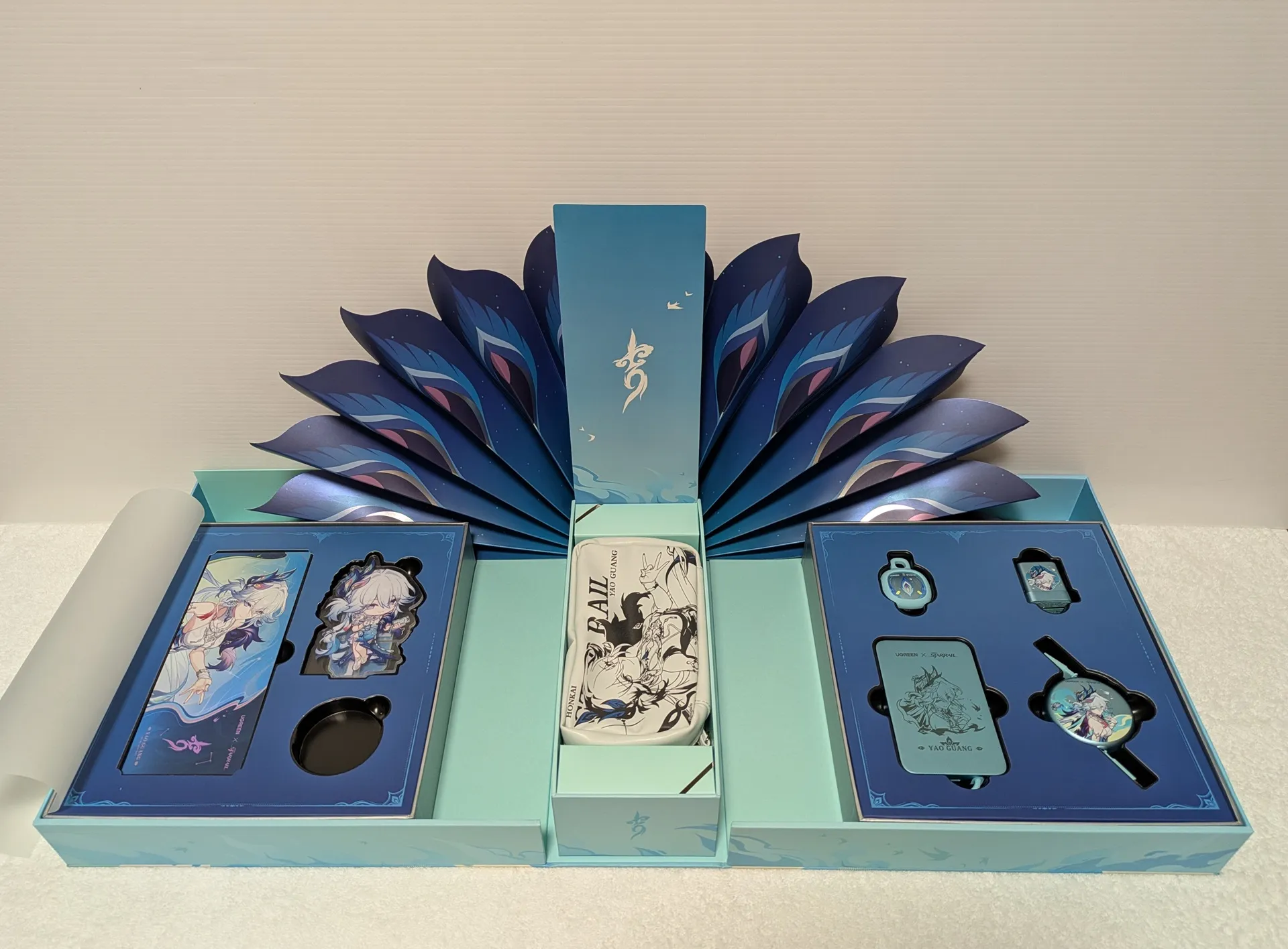 UGREEN×崩壊スターレイル限定ギフトBOXを開封した状態