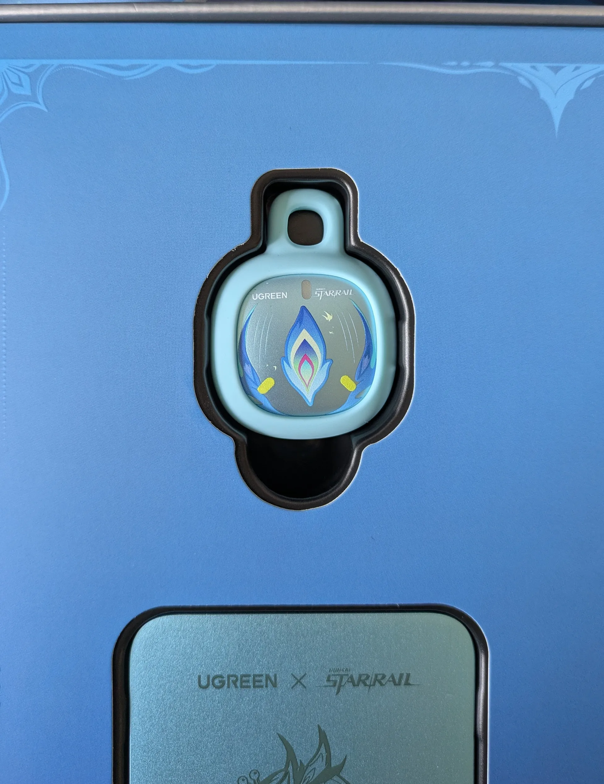UGREEN×崩壊スターレイル限定ギフトBOXに収まっているトラッカー