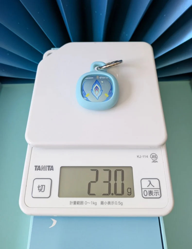 UGREEN×崩壊スターレイルの爻光モチーフのトラッカーを計量したところ約23.0gだった様子