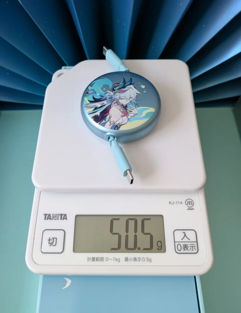 UGREEN×崩壊スターレイルの爻光デザインUSB-Cケーブルを計量したところ約50.5gだった様子
